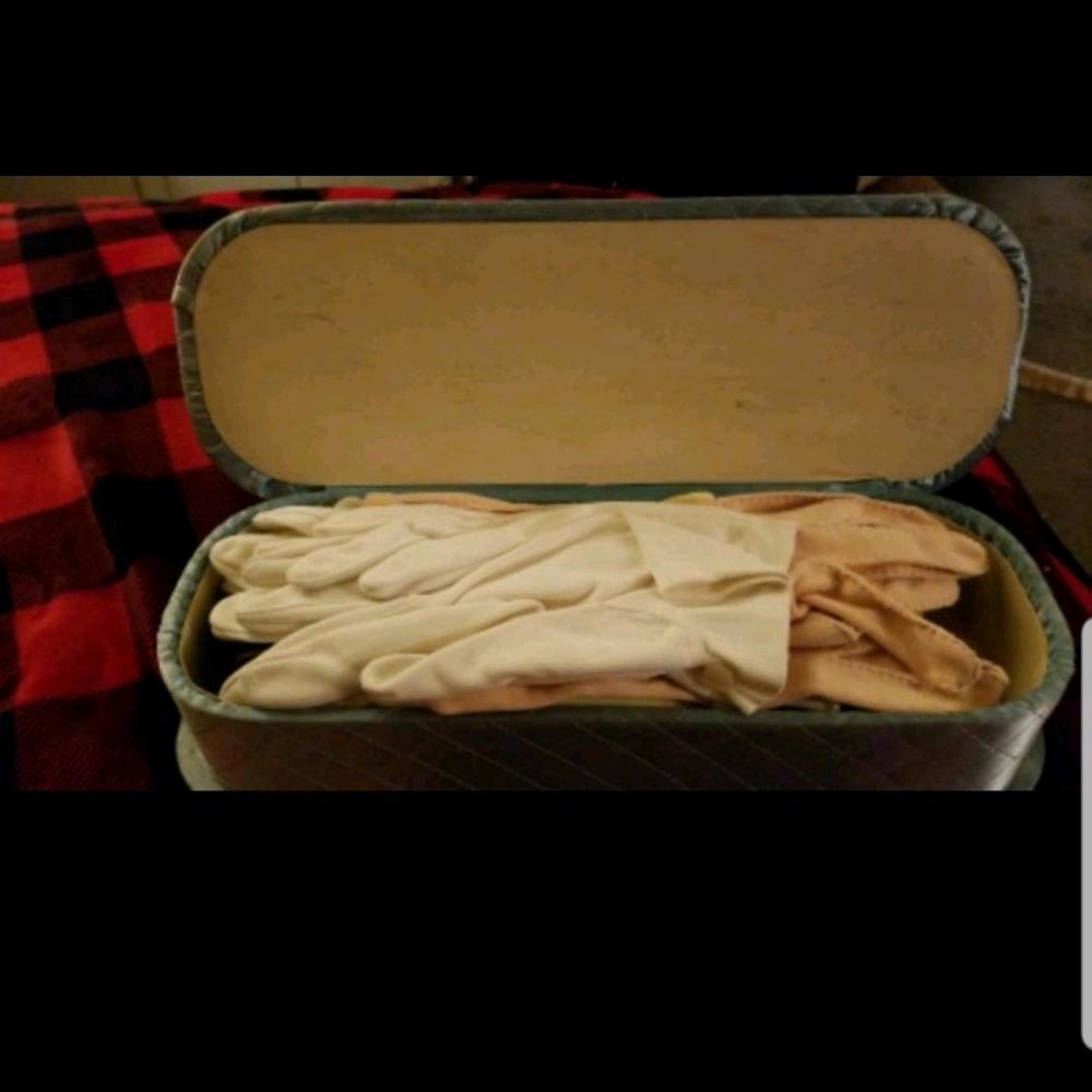 10 vintage gloves